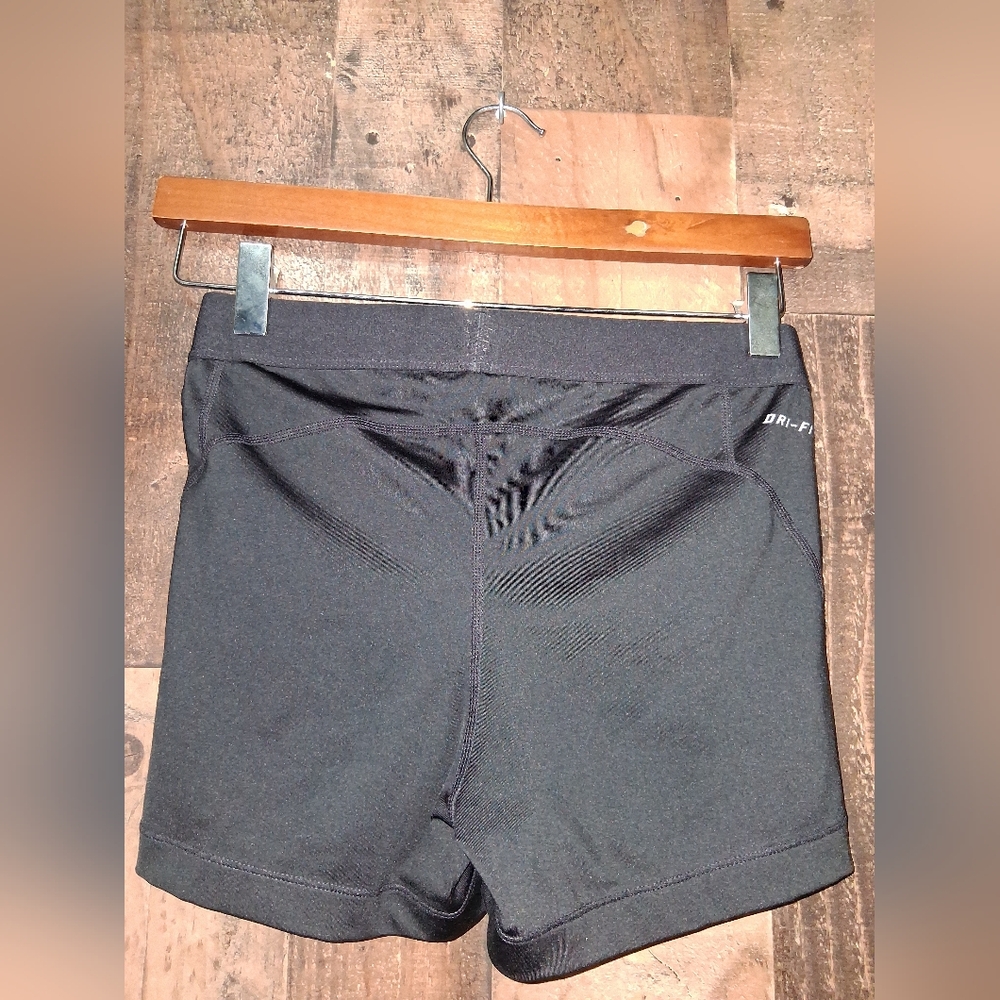 Nike Pro Women's Athletic Black Shorts Size Medium - Picture 2 of 3